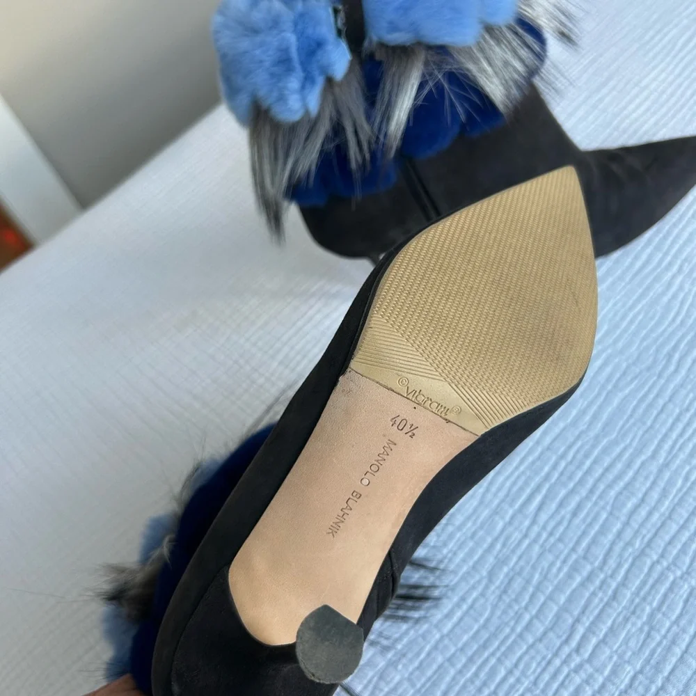 Manolo Blahnik Black booties with fur trim - Picture 2 of 4